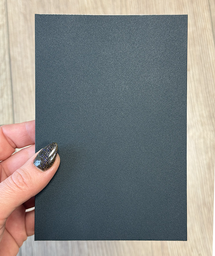 Rektangulært aluminiumsprofil 100x20x1,2 mm, antracit RAL7016 med struktur.